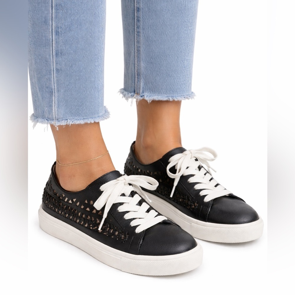 Sam Edelman Raina Lace-Up Sneakers Black White 7 - Picture 4 of 12